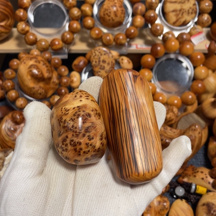 柏木（崖柏）兵*哥太行崖柏瘤疤和虎皮手把件