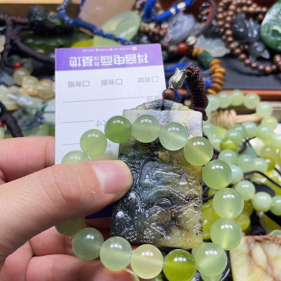 秀***蛇纹石玉未镶嵌颈饰