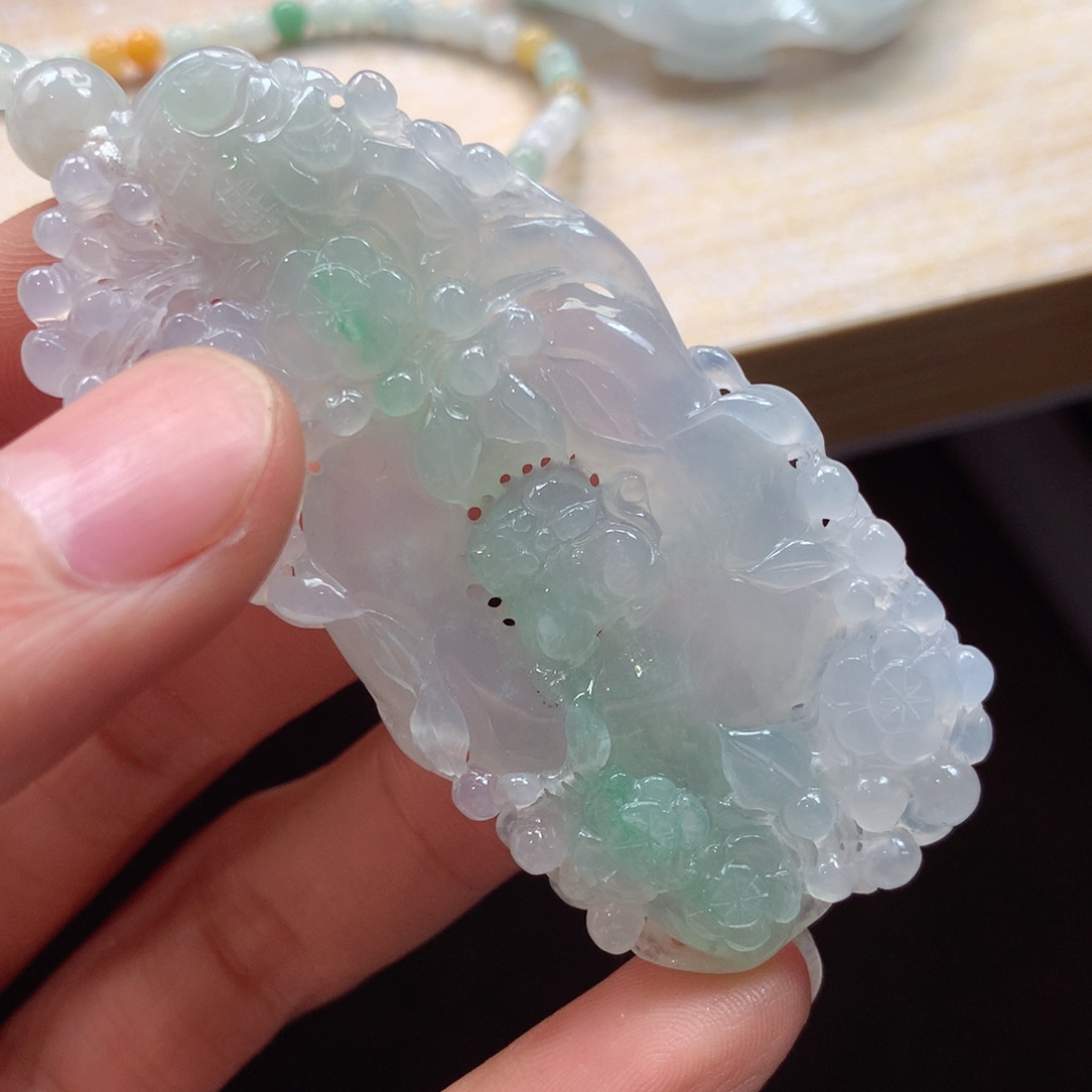 翡翠未镶嵌颈饰吊坠