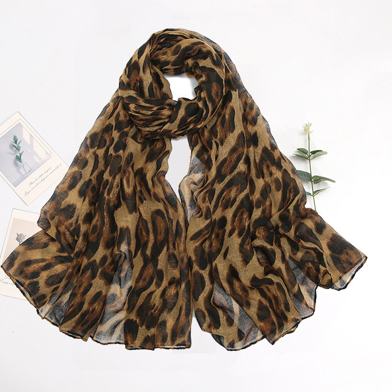 秋冬女士复古豹纹围巾巴厘纱通勤薄丝巾办公室百搭披肩欧美印花