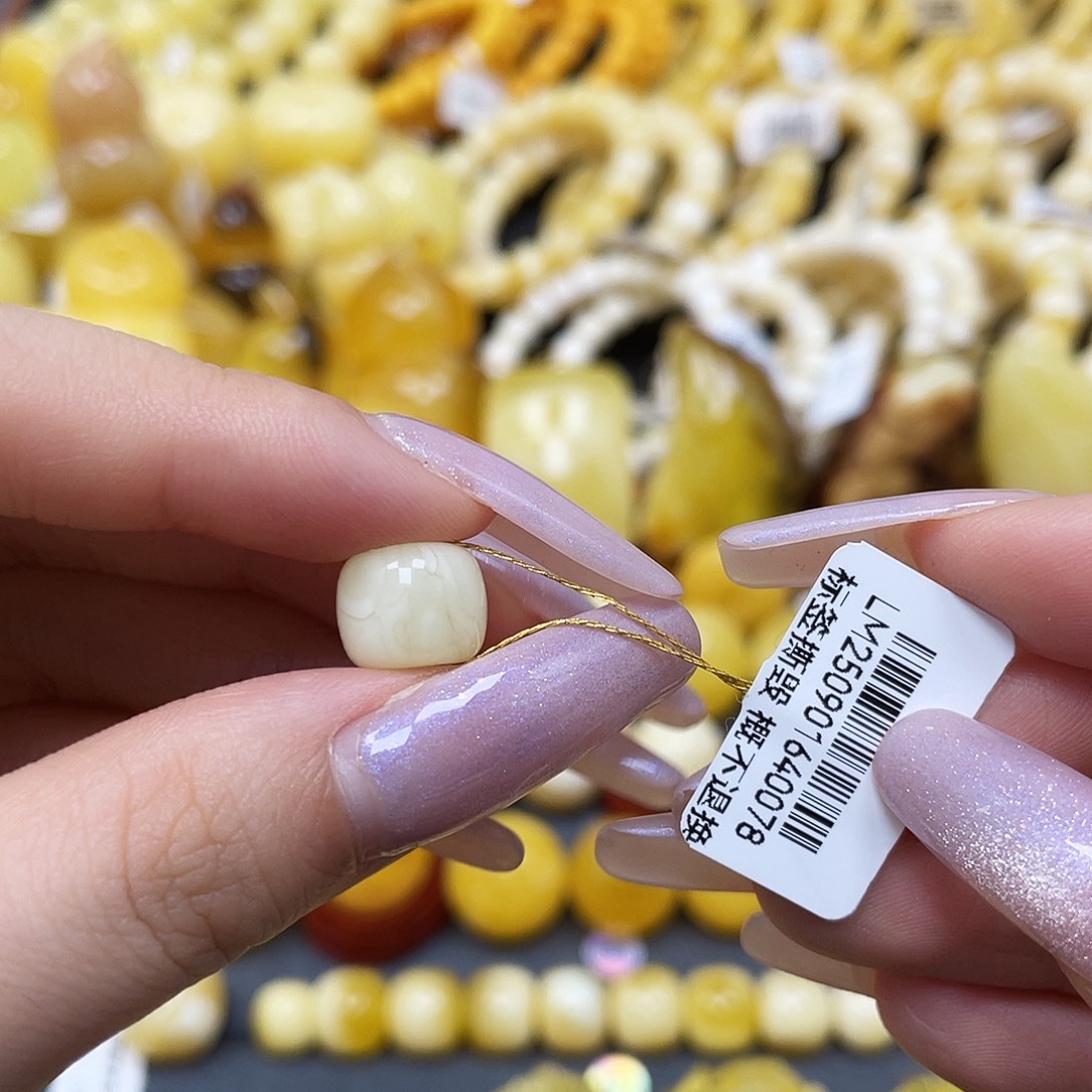 琥珀未镶嵌裸石沁色老型10.4✖️8.7mm