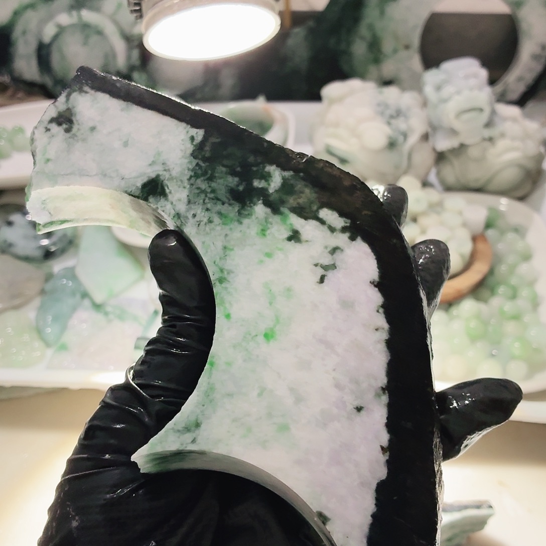 翡翠未镶嵌颈饰边角料