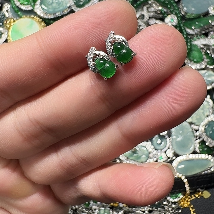 翡翠未镶嵌颈饰天然A货翡翠放漏