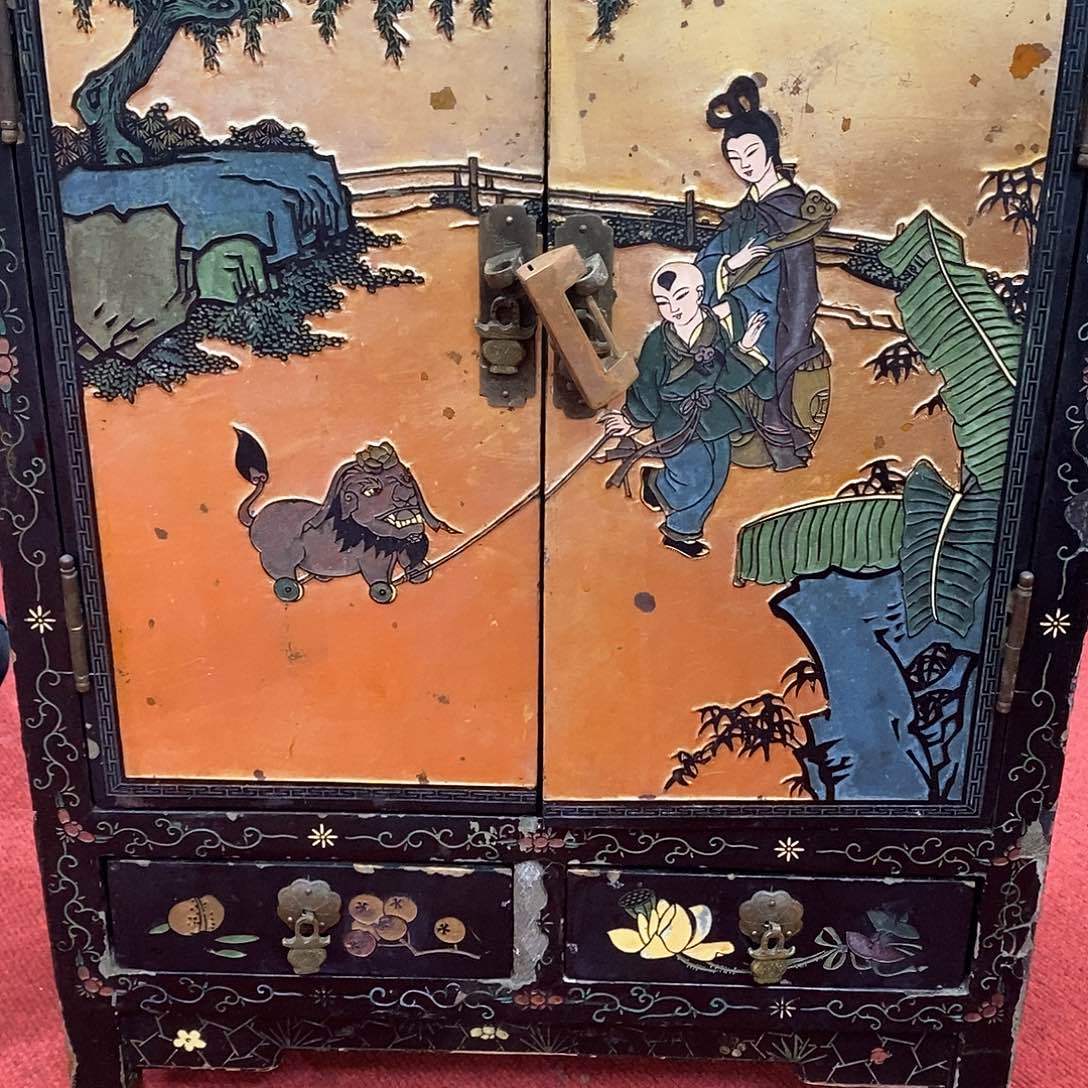 紫檀木类端景台奕*红木家具的设计风格