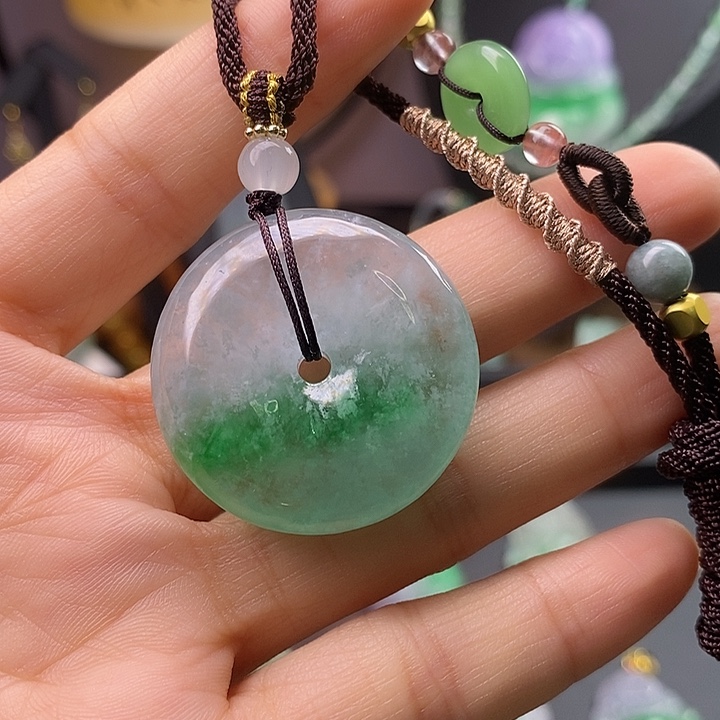 翡翠未镶嵌吊坠(赠链)