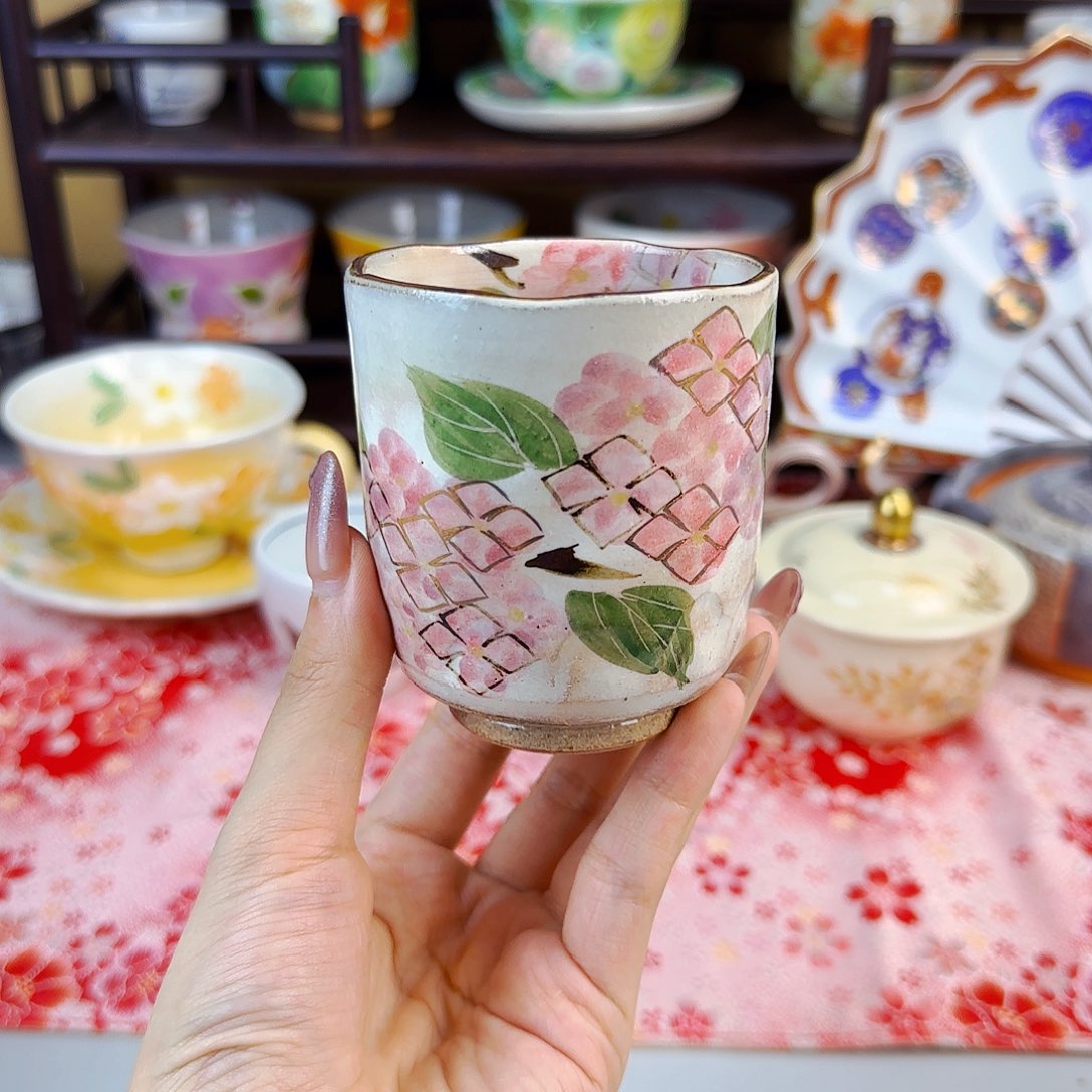 它家茶具瓷器好漂亮！