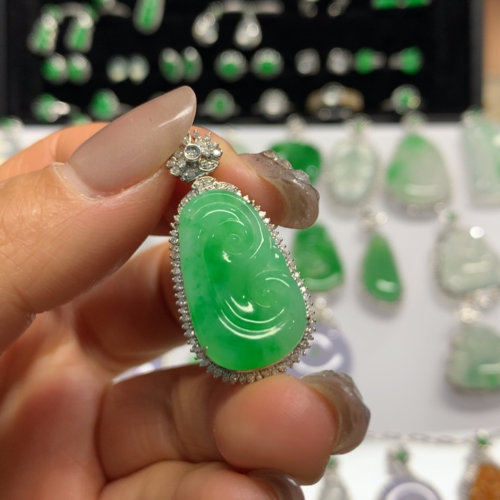 【闪购商品】翡翠颈饰18K金镶嵌吊坠