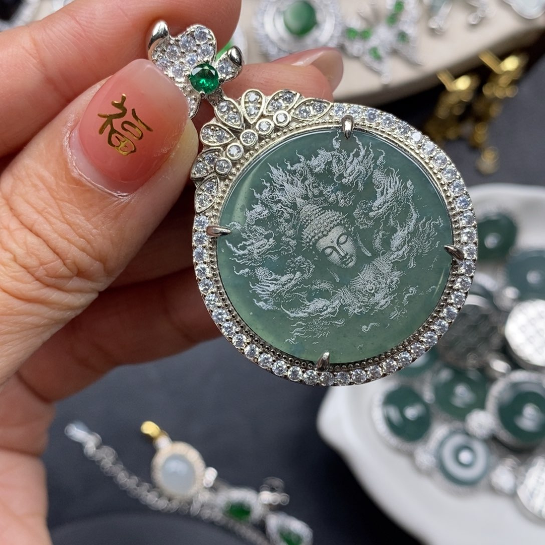 翡翠颈饰未镶嵌翡翠