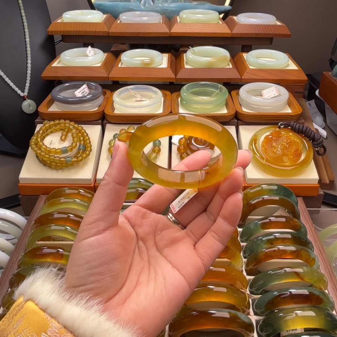 蛇纹石玉未镶嵌手镯54