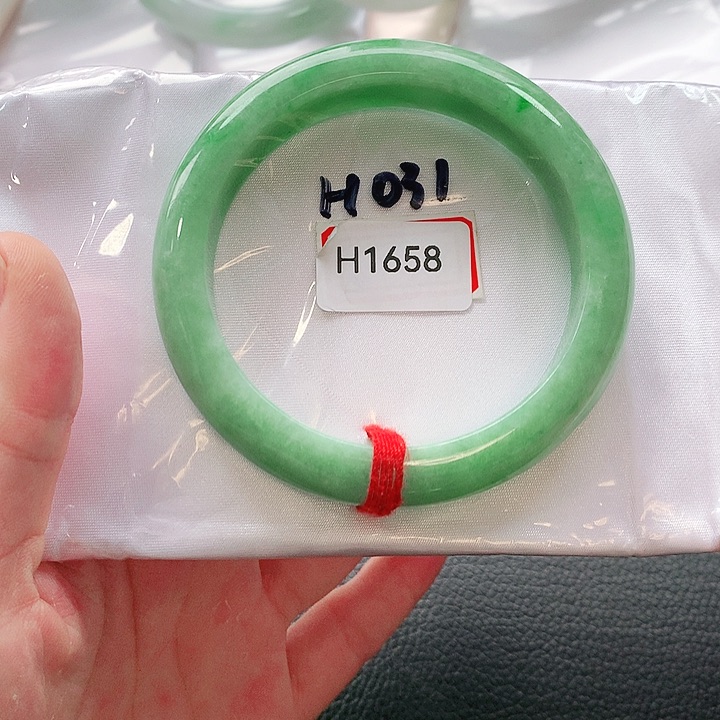 翡翠手镯未镶嵌天然翡翠手镯