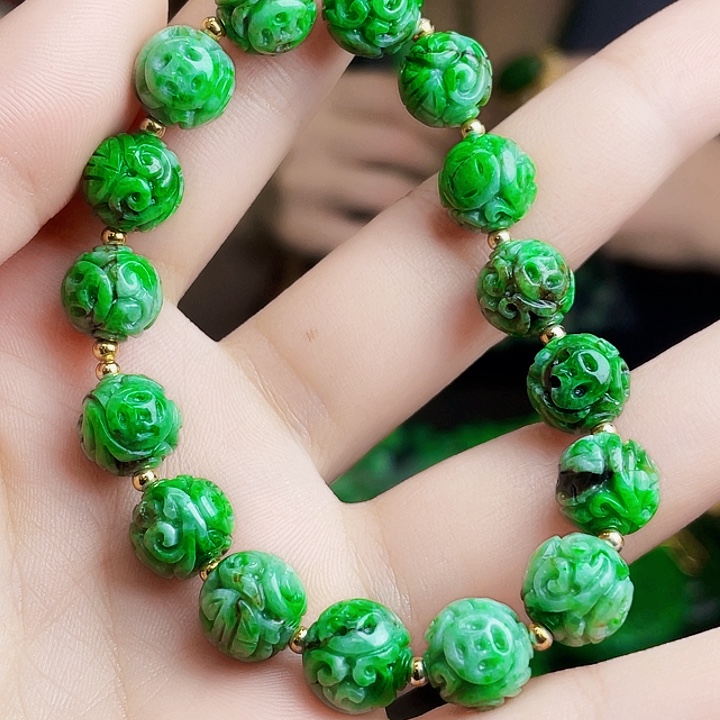 翡翠未镶嵌颈饰多样性