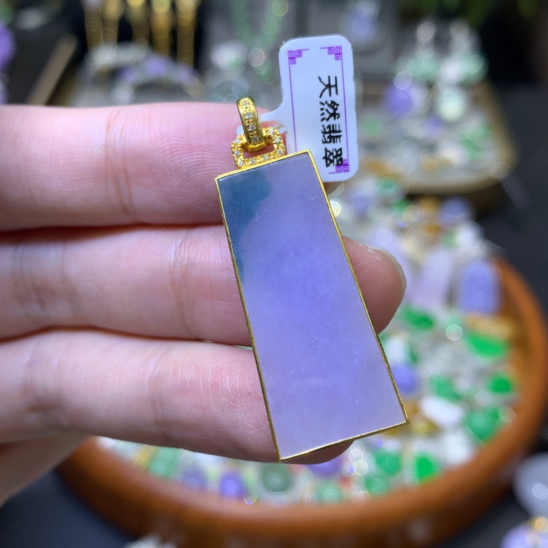 颈饰18K金镶嵌翡翠