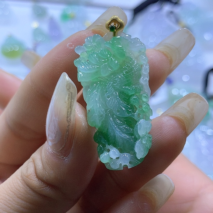 翡翠颈饰18K金镶嵌天然翡翠A货吊坠