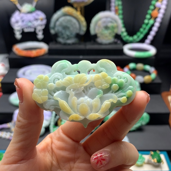 翡翠颈饰未镶嵌翡翠黄绿锁