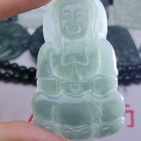 翡翠颈饰未镶嵌天然的A货翡翠多样性发货