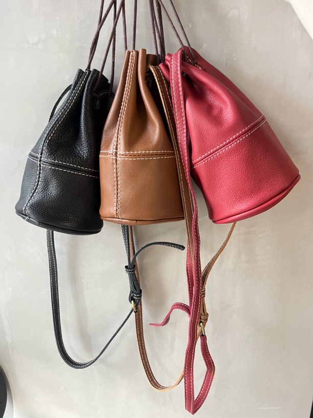 头层牛皮福袋水桶斜挎包休闲小巧轻便多款真皮头层牛皮福袋水桶包