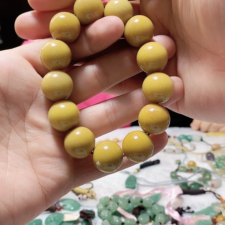 密玉（石英质玉）颈饰未镶嵌