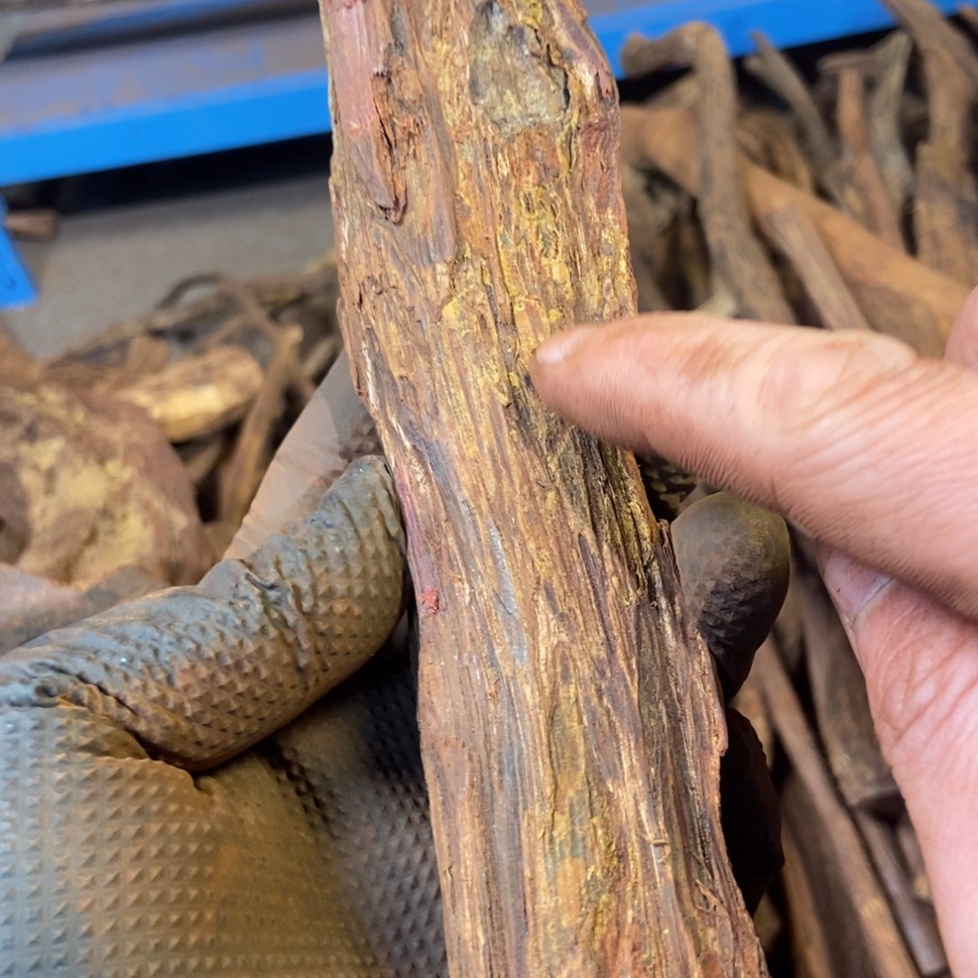 木t****n海南大叶帝王香原材料直发