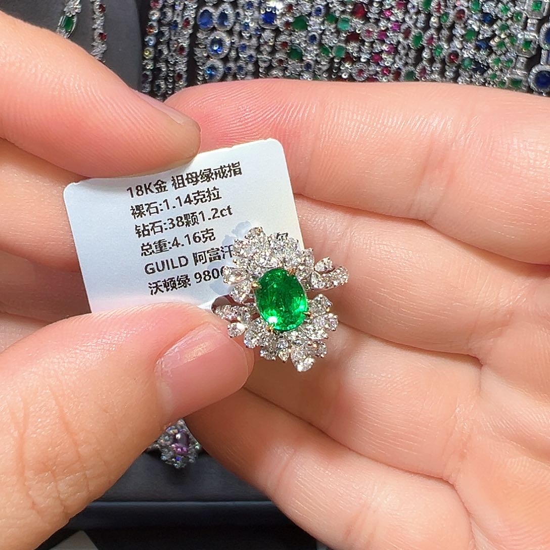 祖母绿戒指18K金镶嵌