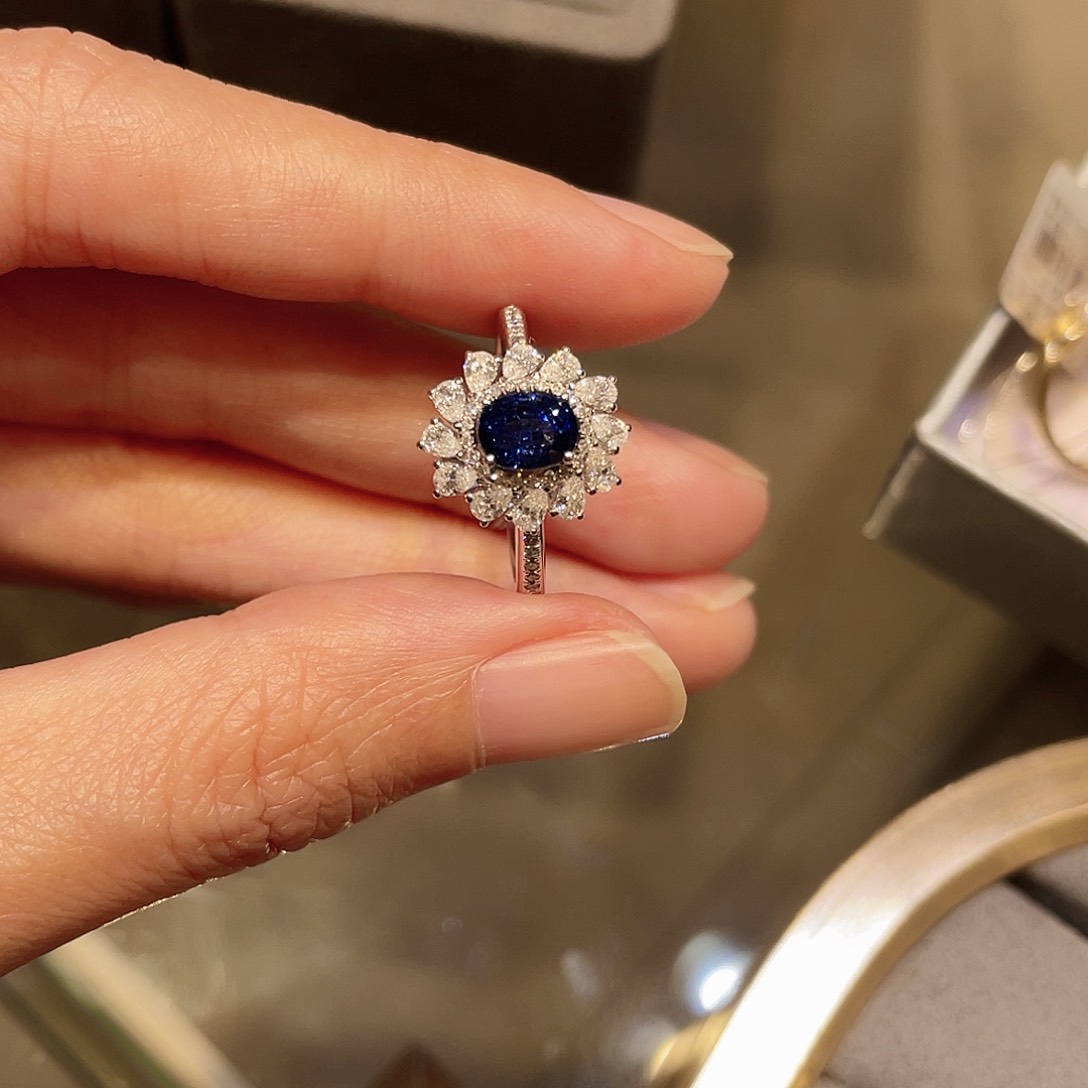 蓝宝石戒指18K金镶嵌