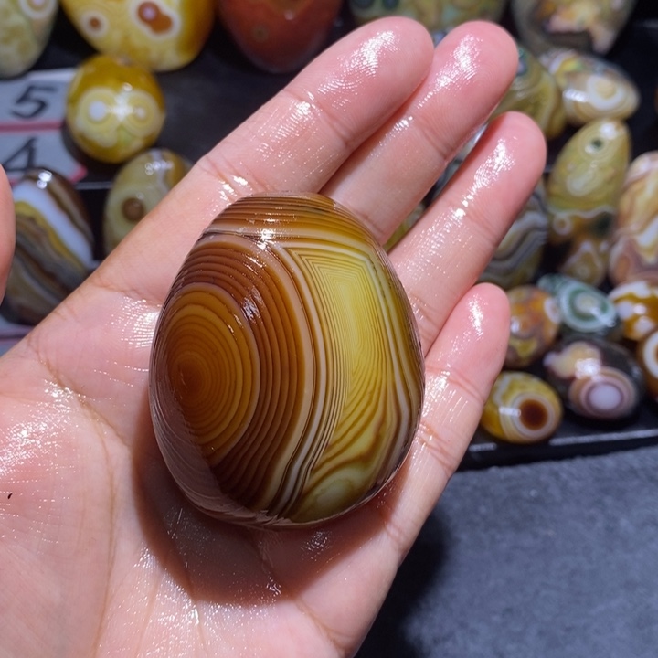 狗***彪玛瑙/玉髓未镶嵌珠宝奇石