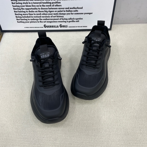 新款加绒男鞋防水面料户外运动休闲鞋轻软弹鞋底男士通勤冬季棉鞋