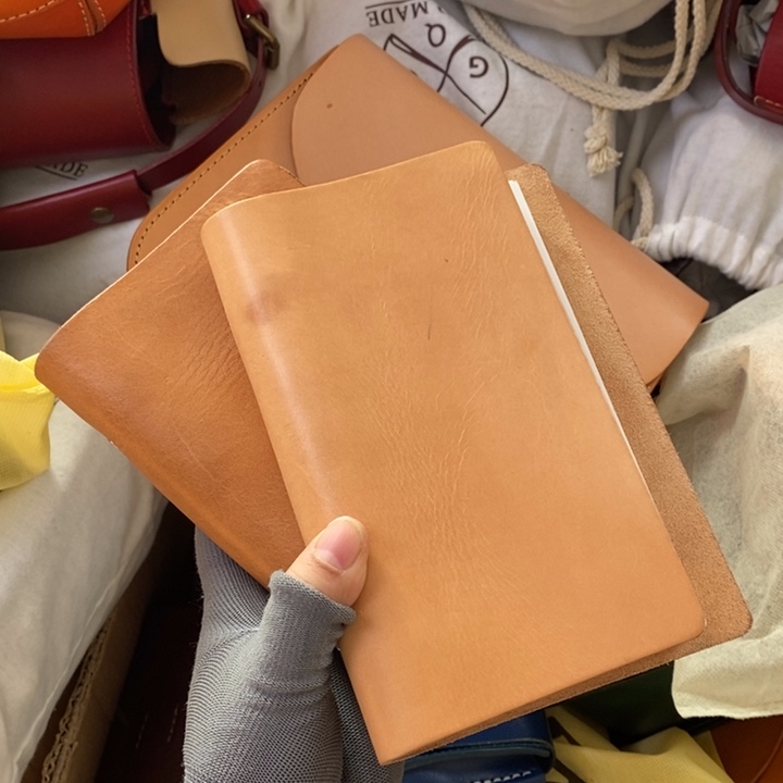 头层牛皮瑕疵A6两个