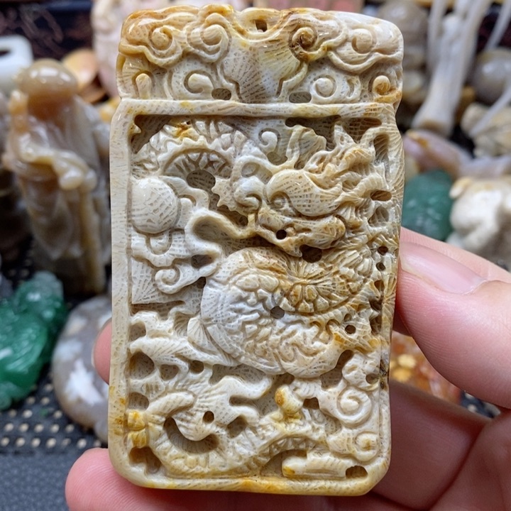 硅化珊瑚（珊瑚玉）颈饰未镶嵌