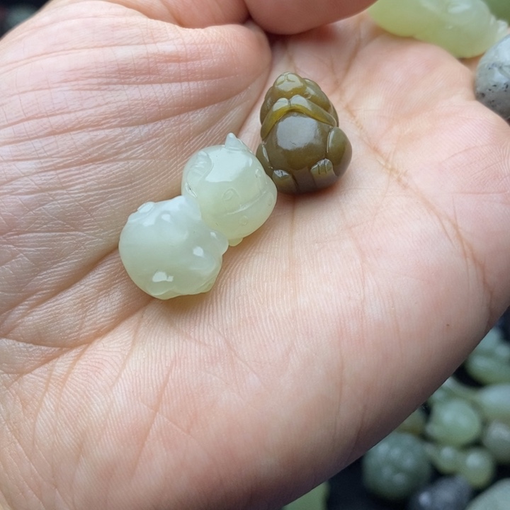 一***物和田玉未镶嵌颈饰