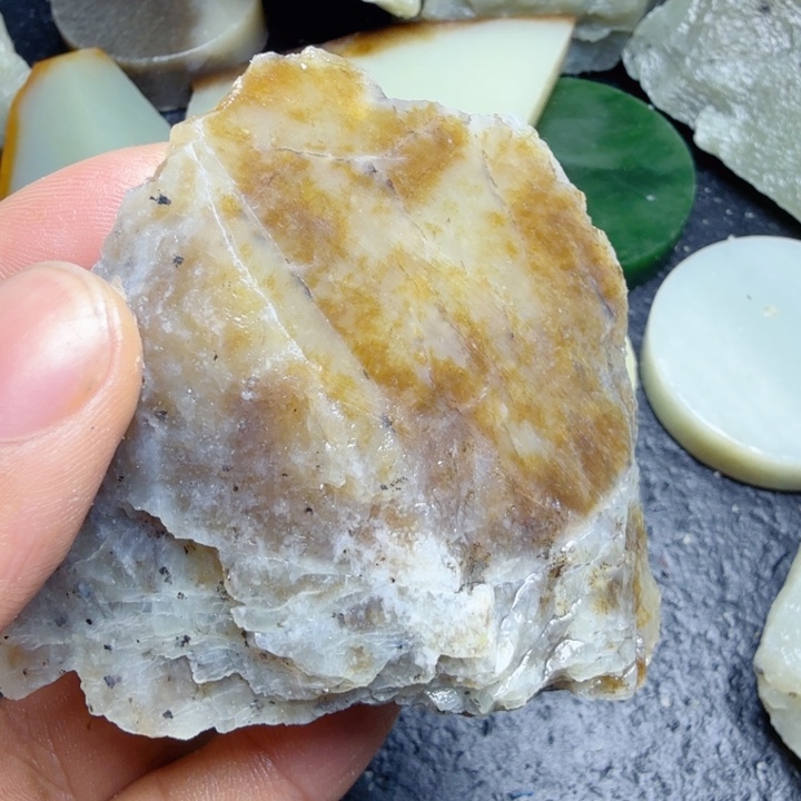 和田玉（糖玉）未镶嵌珠宝奇石