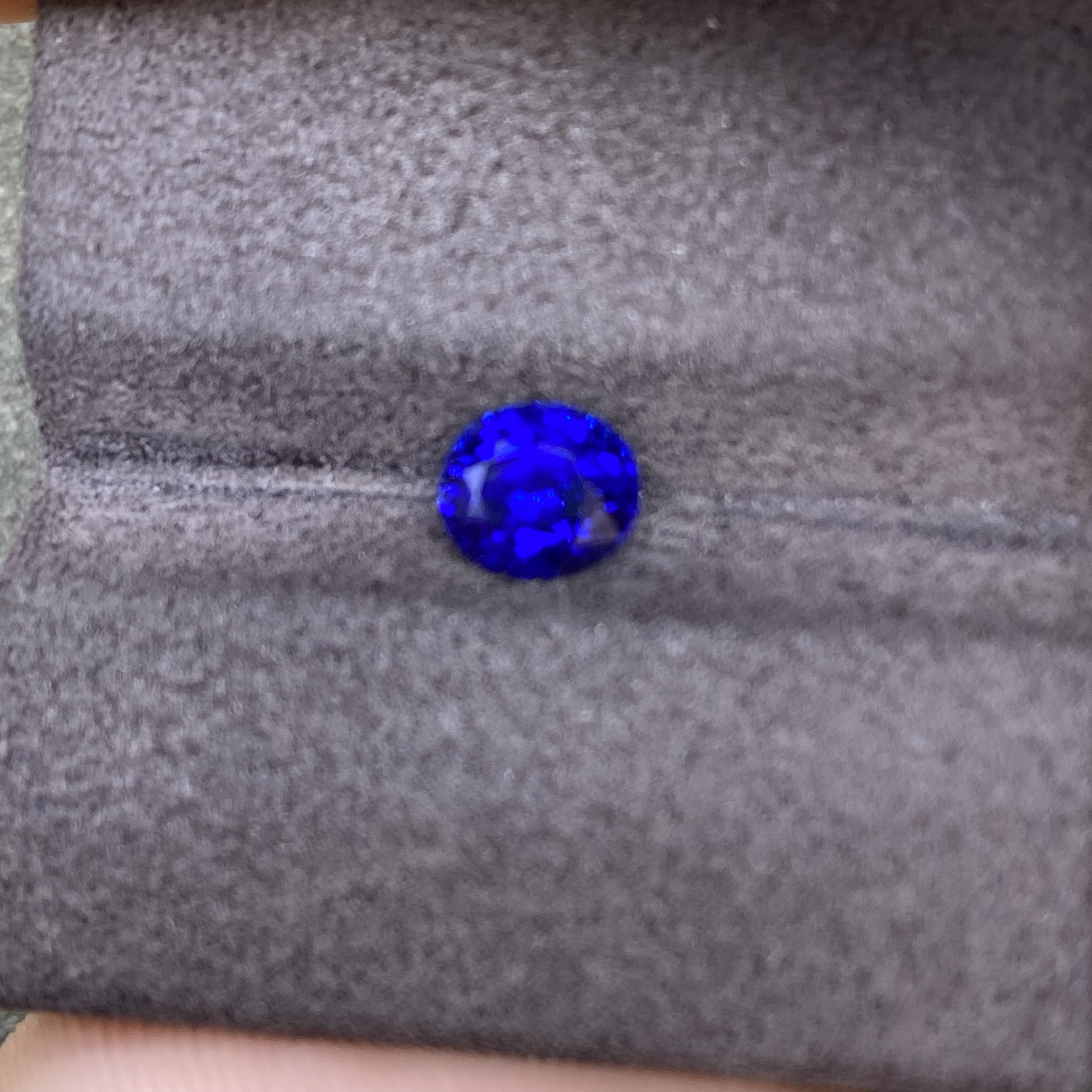 天然无烧1号色皇家蓝蓝宝石1.18ct颜色鲜艳满火彩配国际证书镶嵌