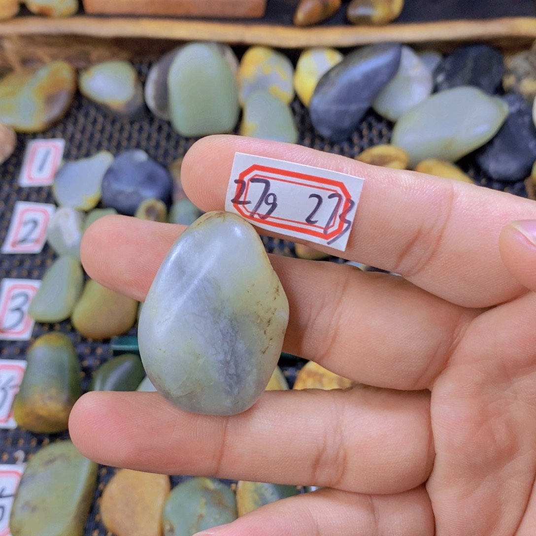 颈饰未镶嵌和田玉（糖玉）