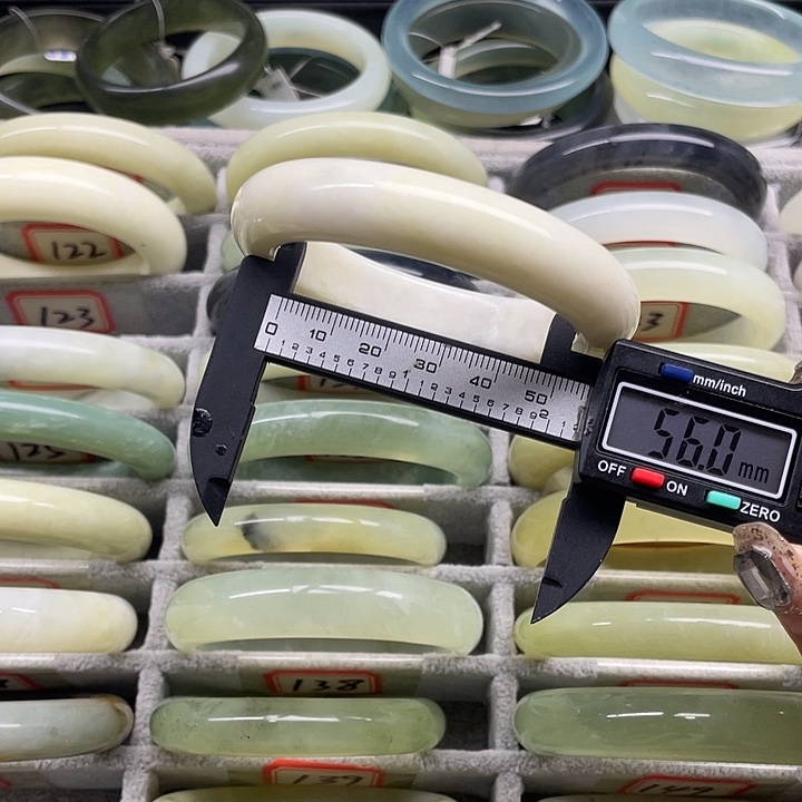 蛇纹石玉未镶嵌手镯123