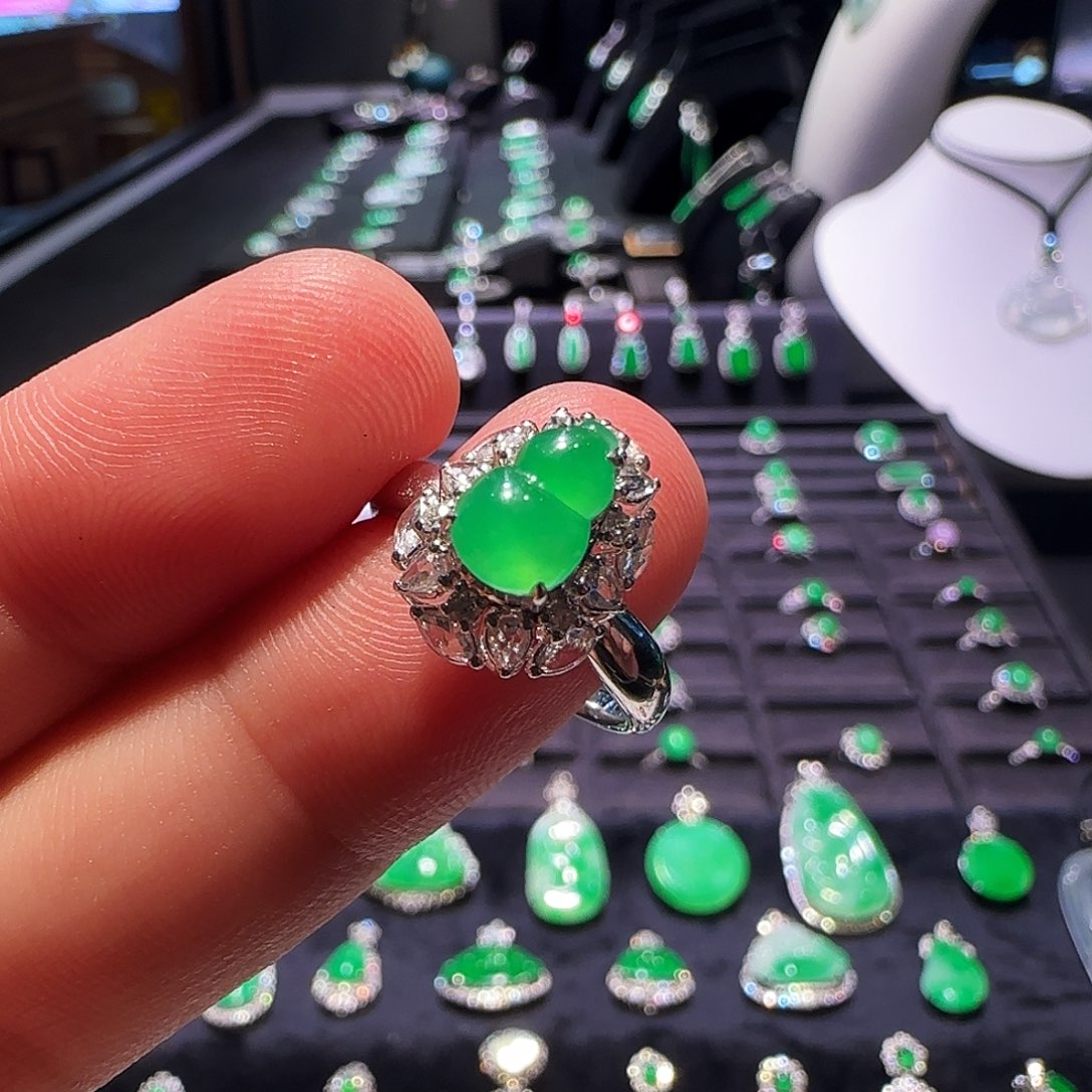 翡翠18K金镶嵌戒指戒指