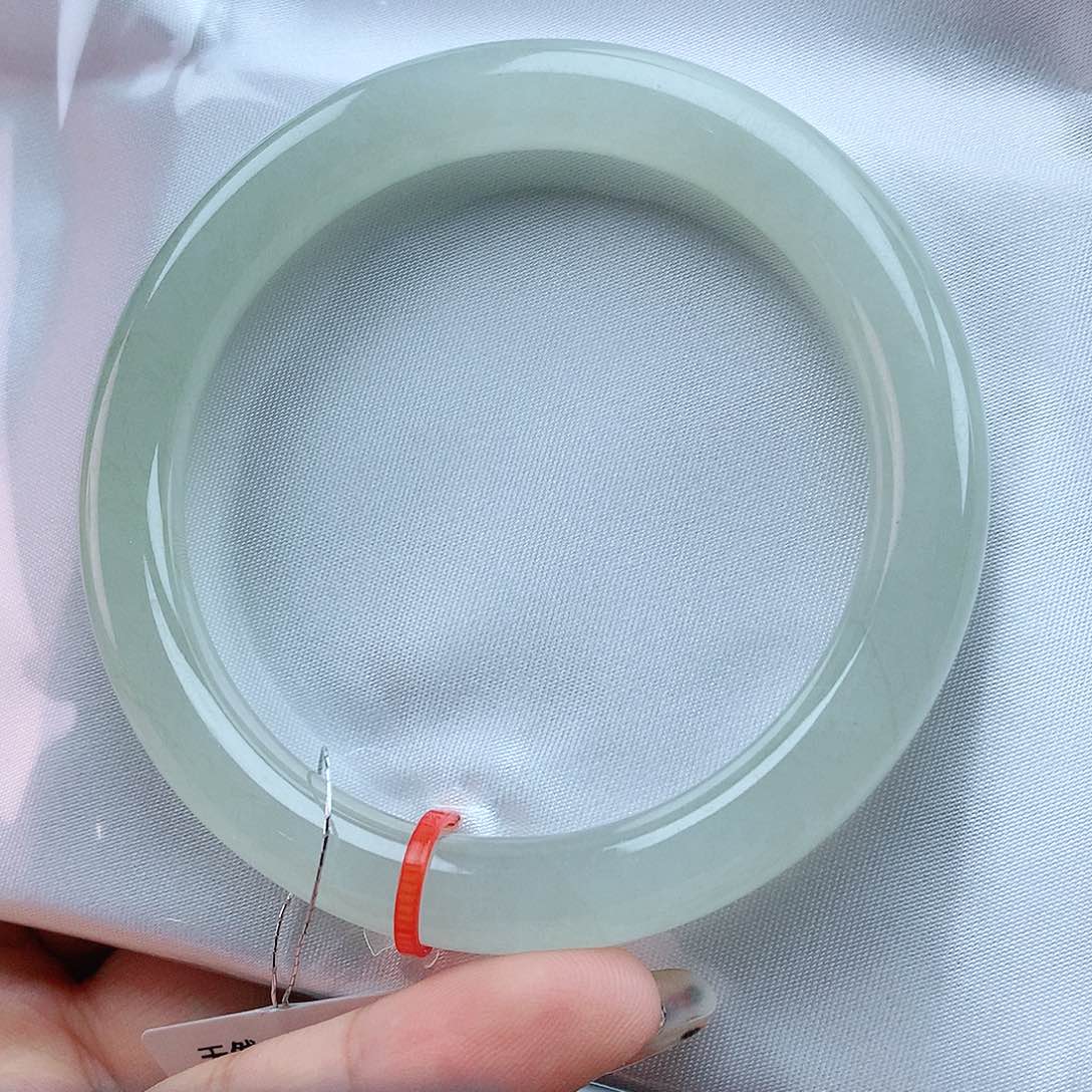 翡翠手镯未镶嵌56圈