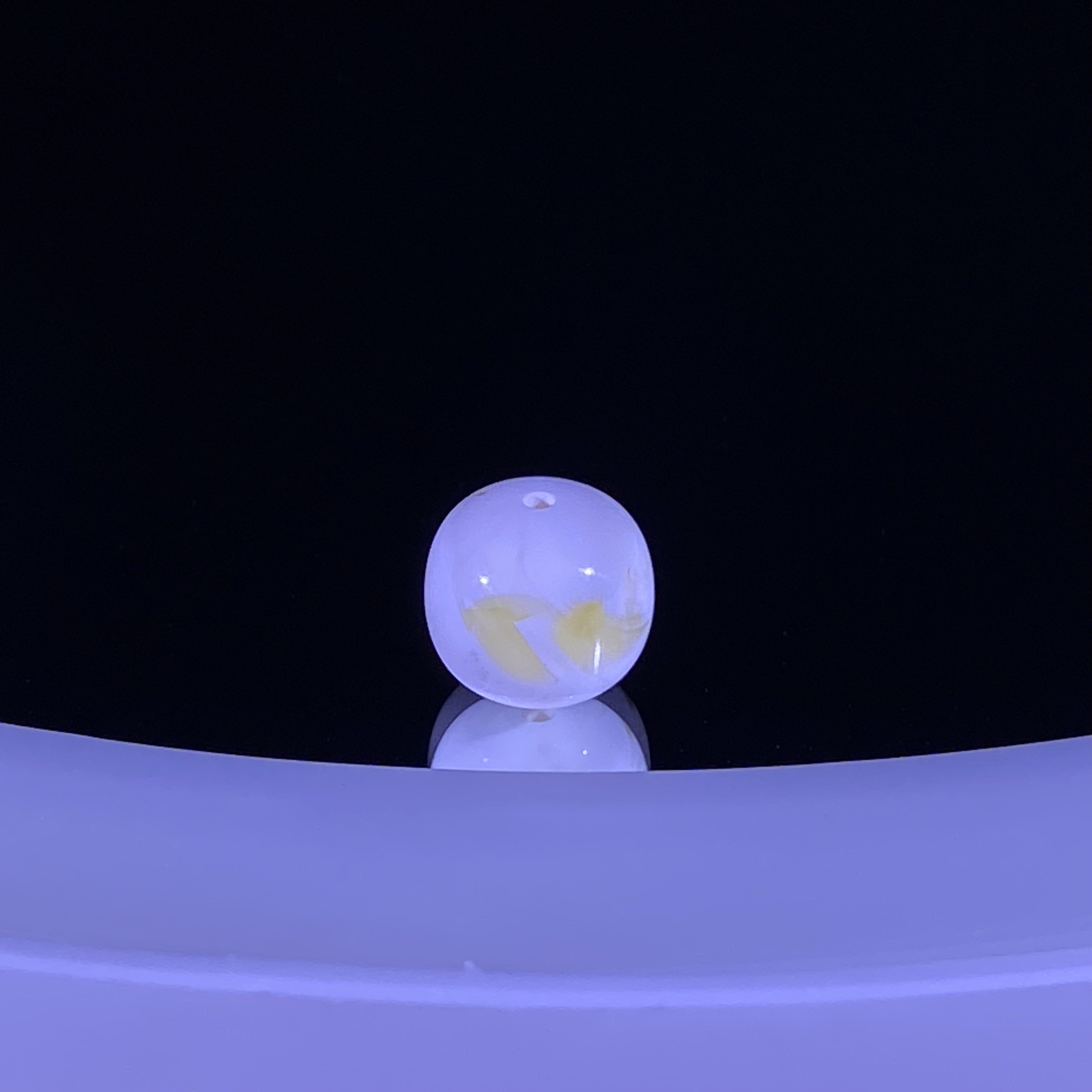 8.6mm金漆白透金溶洞蜜蜡老型