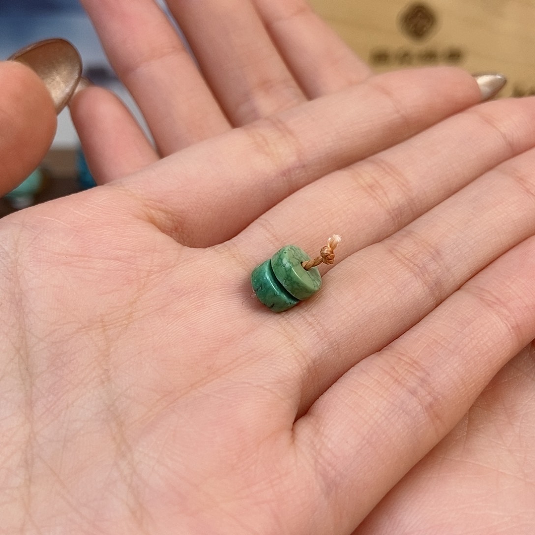 绿松石配饰未镶嵌