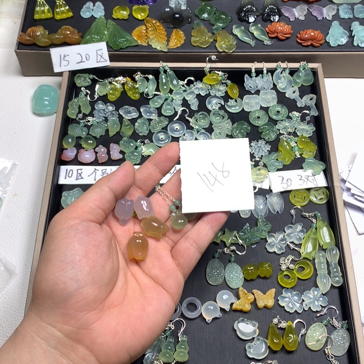 錦****蛇纹石玉合金耳钉