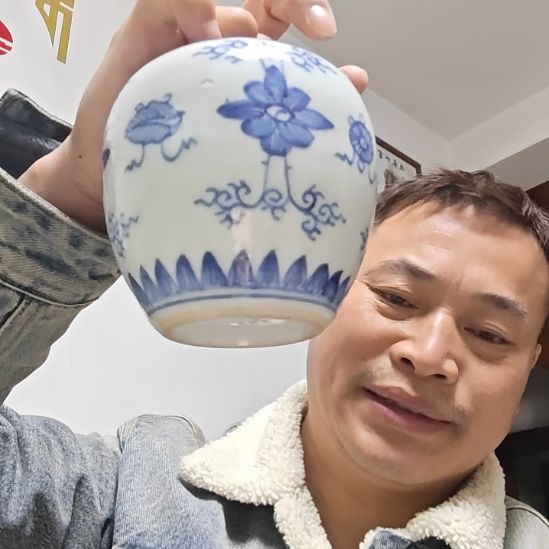 瓷片青花小罐子一个哈大哥