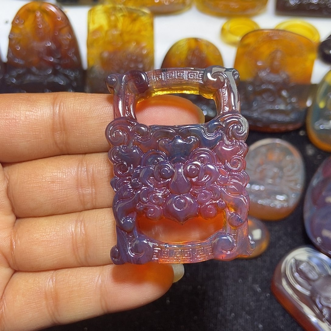 琥珀未镶嵌颈饰缅甸天然琥珀吊坠