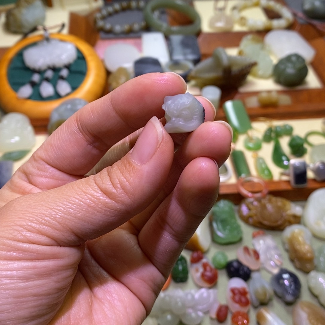 和田玉颈饰未镶嵌