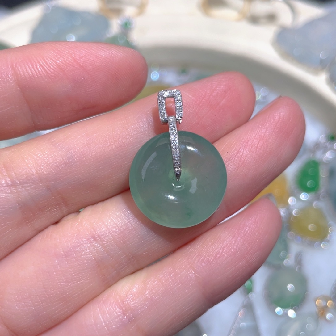 翡翠颈饰18K金镶嵌翡翠