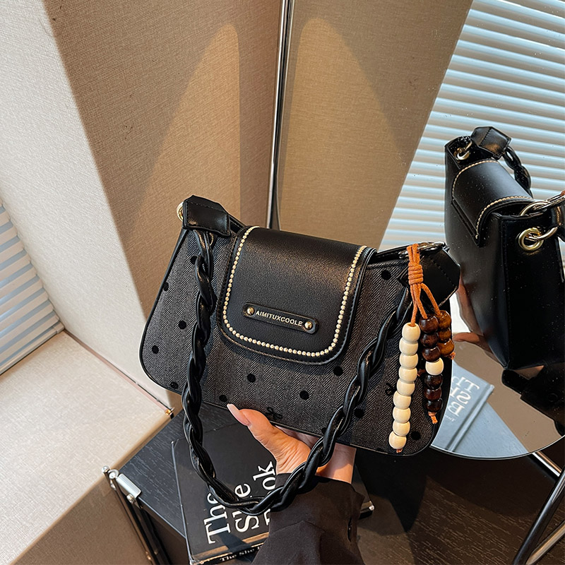 艾米兔女包2025新款简约腋下包斜挎波点纯色小众休闲质感单肩包