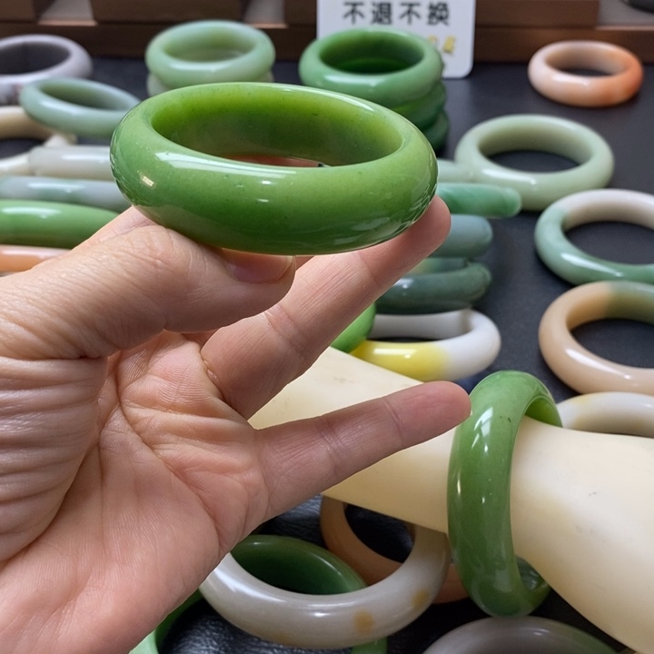 石英质玉手镯未镶嵌