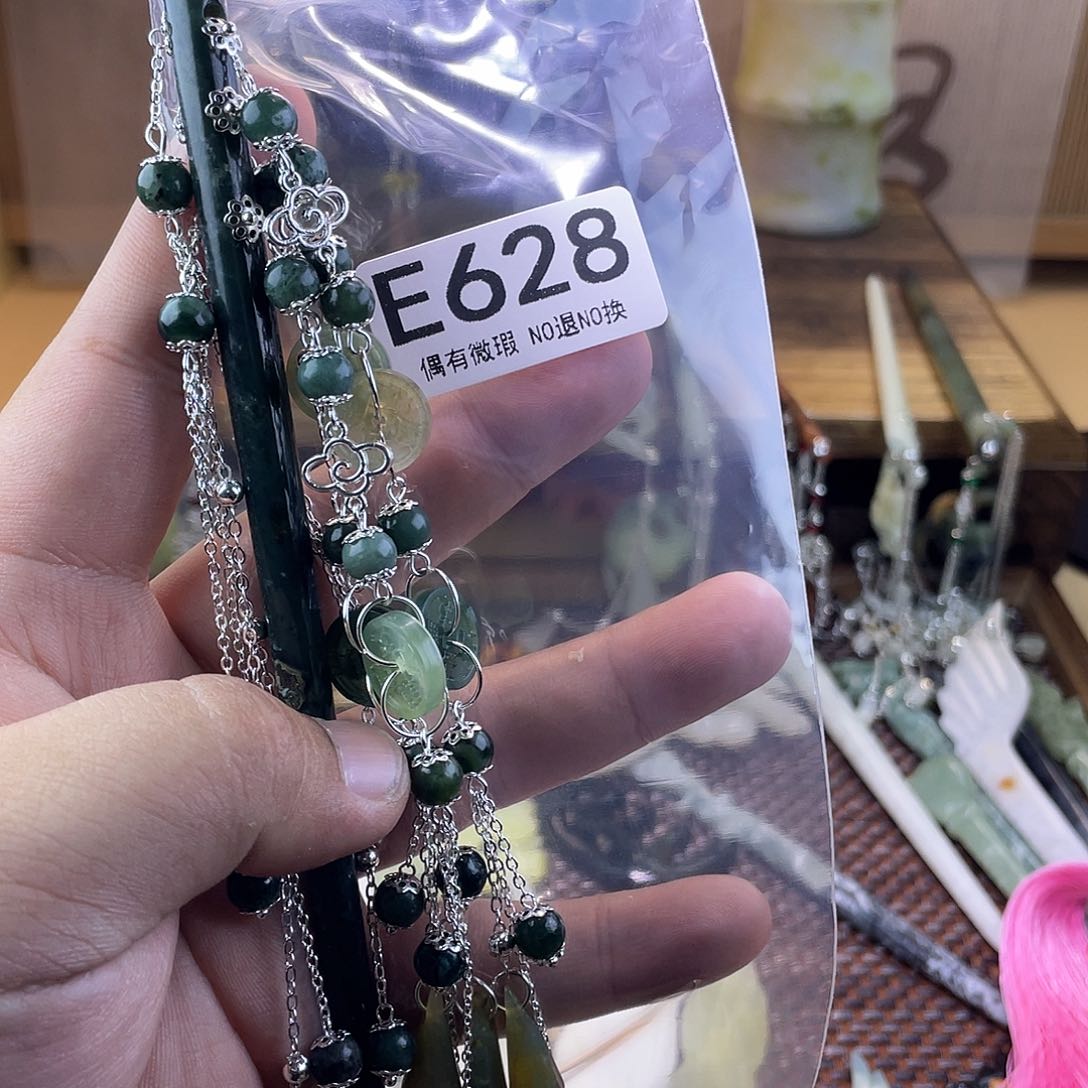 蛇纹石玉发饰未镶嵌马****