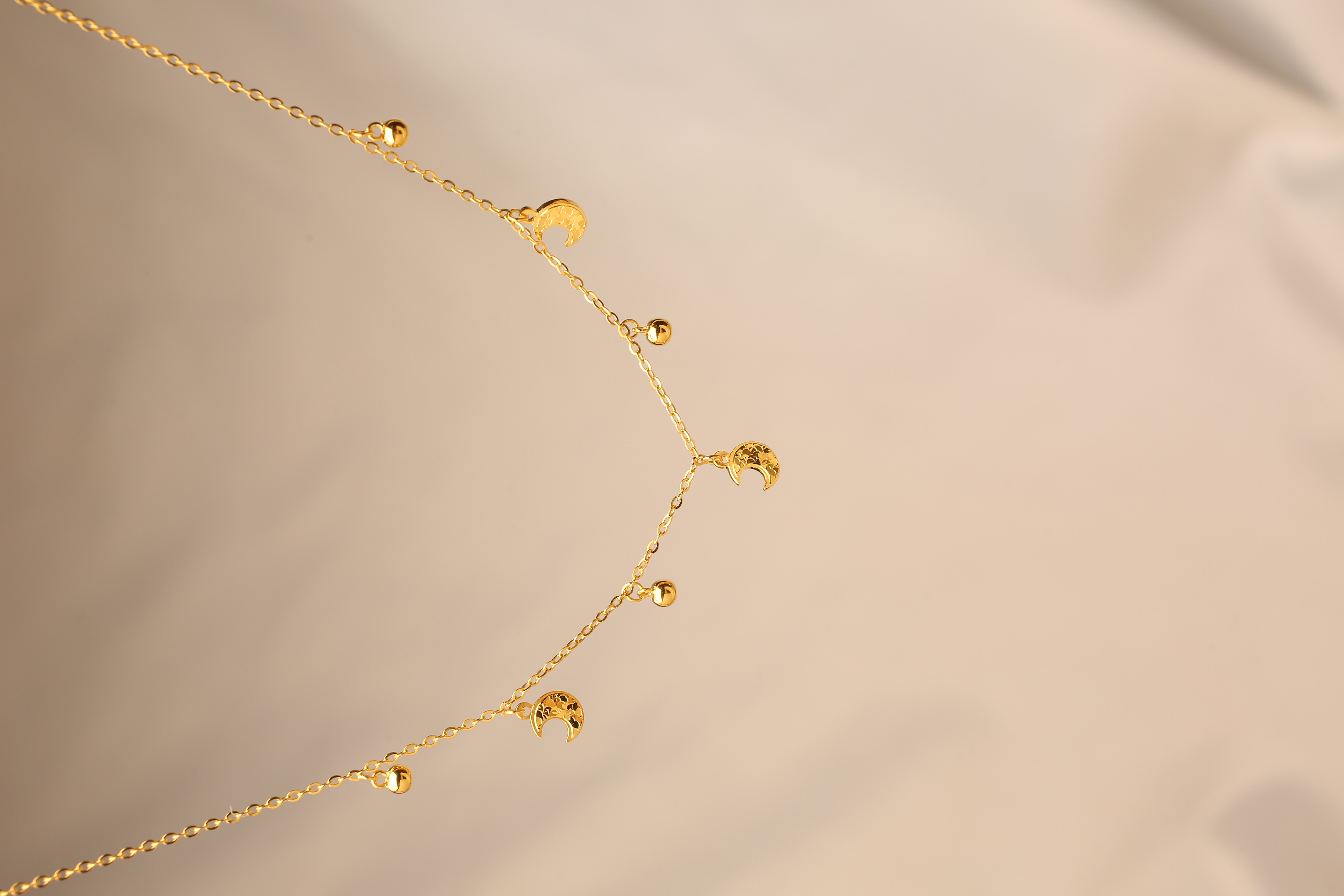 Pt950铂金黄碎冰冰月亮滴流锁骨精致ins坠项链