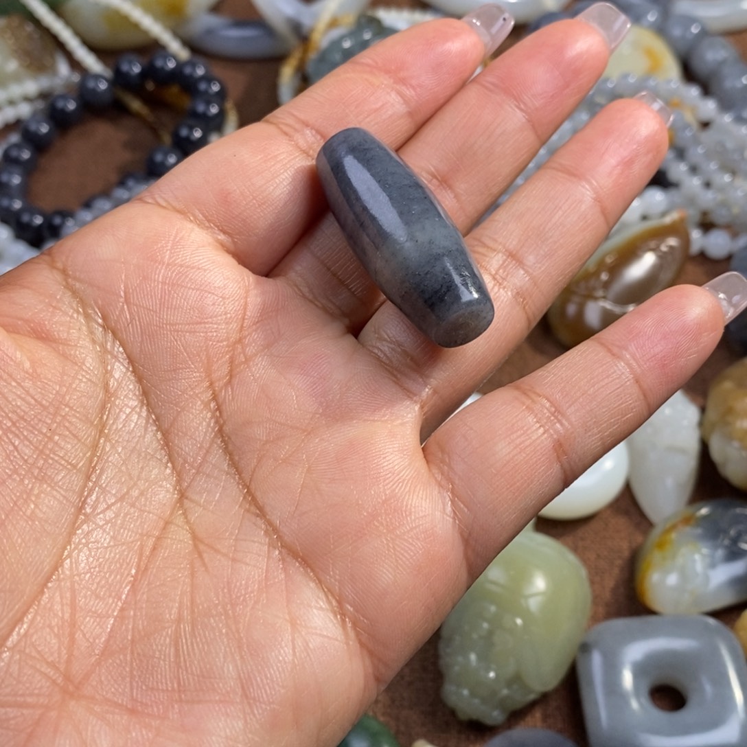 暖****和田玉未镶嵌颈饰