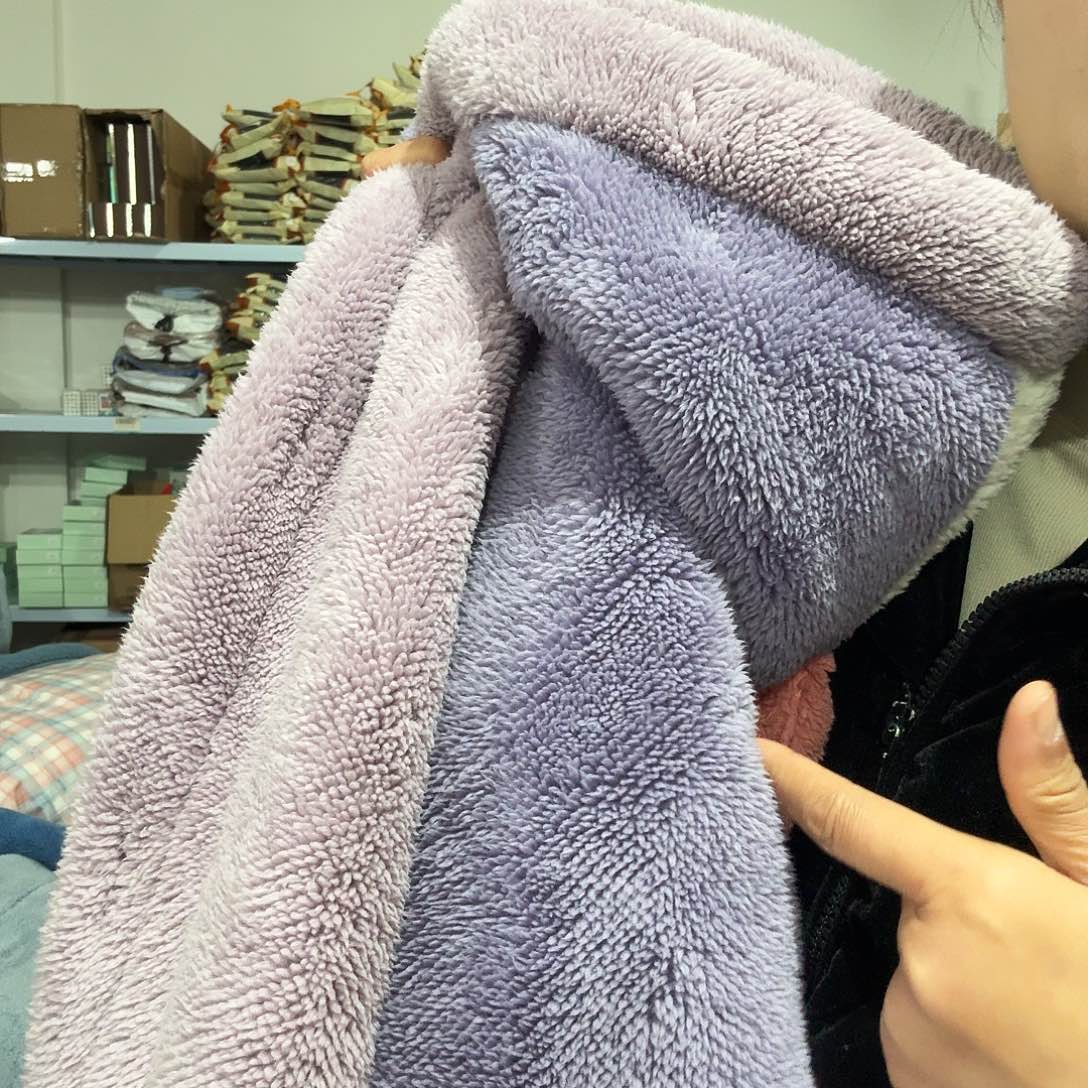 紫色上衣唐老鸭一件晶晶啦