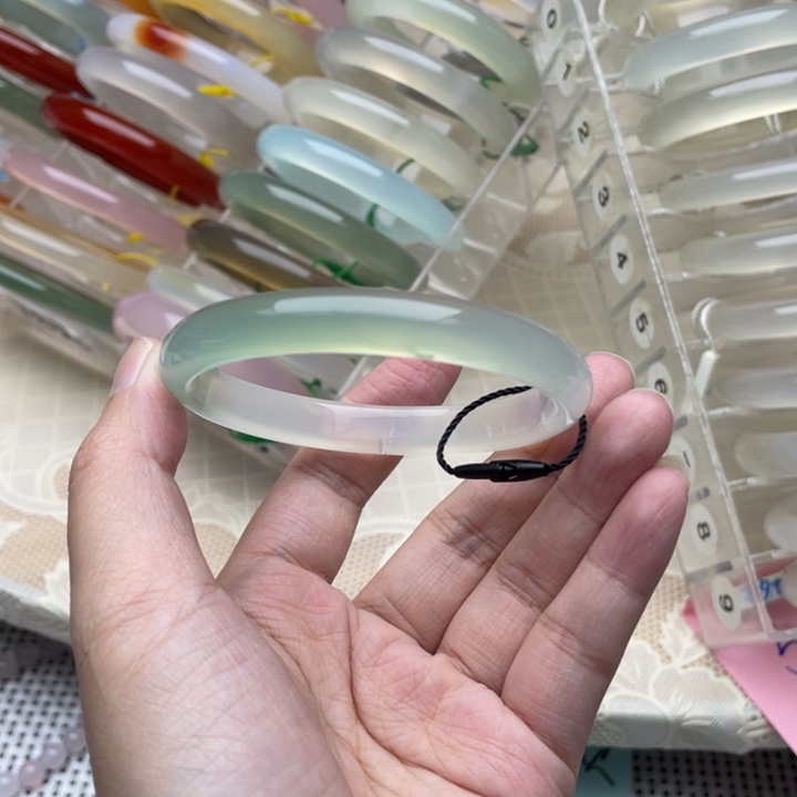 玛瑙/玉髓未镶嵌手镯59圈口