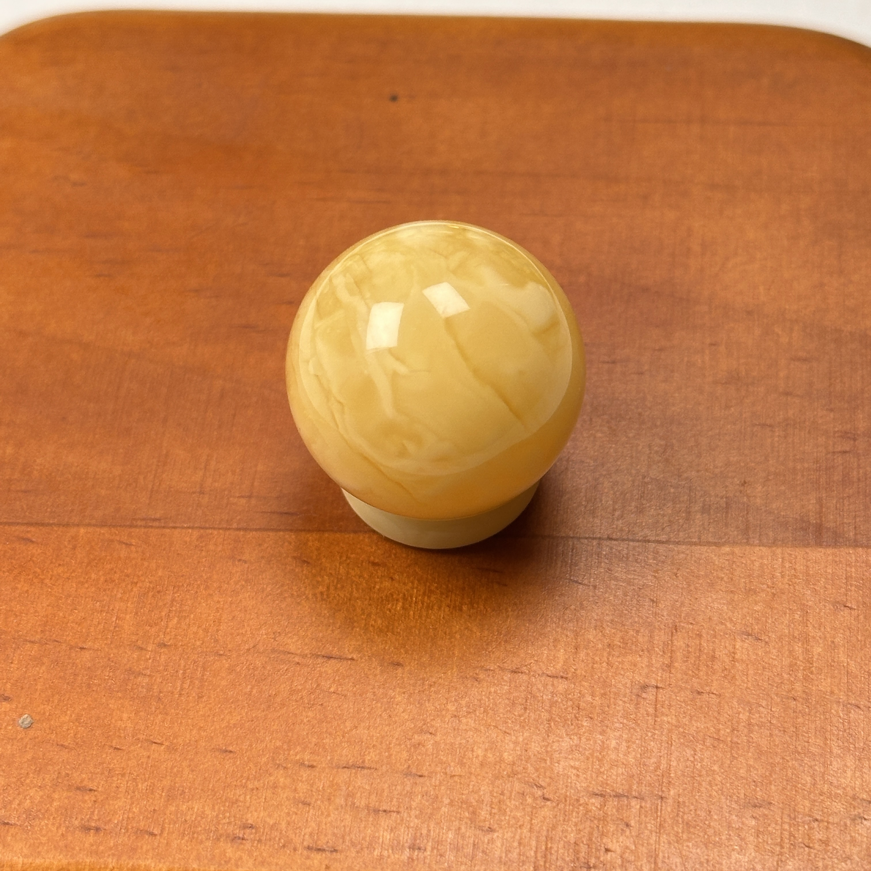 天然蜜蜡俄料飘花圆珠吊坠